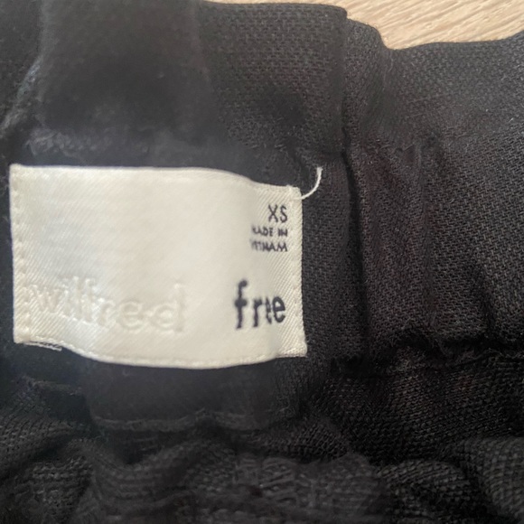Wilfred Free high waisted linen shorts - Picture 2 of 3